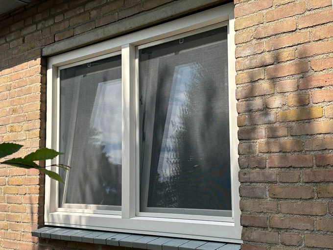 Complete bovenverdieping voorzien van nieuwe Kozijnen en voordeur Herkenbosch