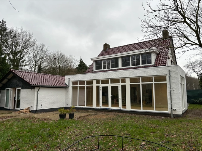 B&B Aanbouw en dakkapel voorzien van nieuwe kozijnen en rolluiken