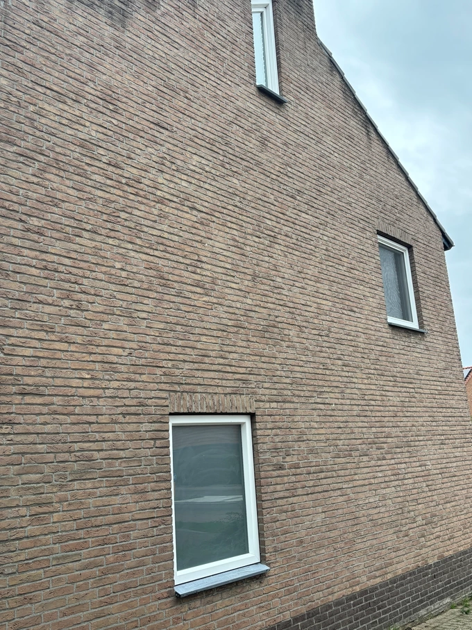 Complete woning voorzien van nieuwe kozijnen en rolluik Nuth