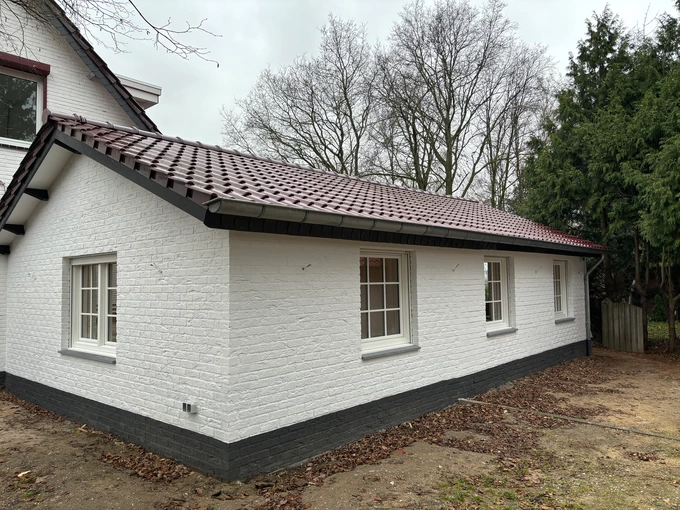 B&B Aanbouw en dakkapel voorzien van nieuwe kozijnen en rolluiken