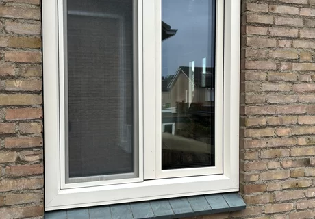 Complete bovenverdieping voorzien van nieuwe Kozijnen en voordeur Herkenbosch